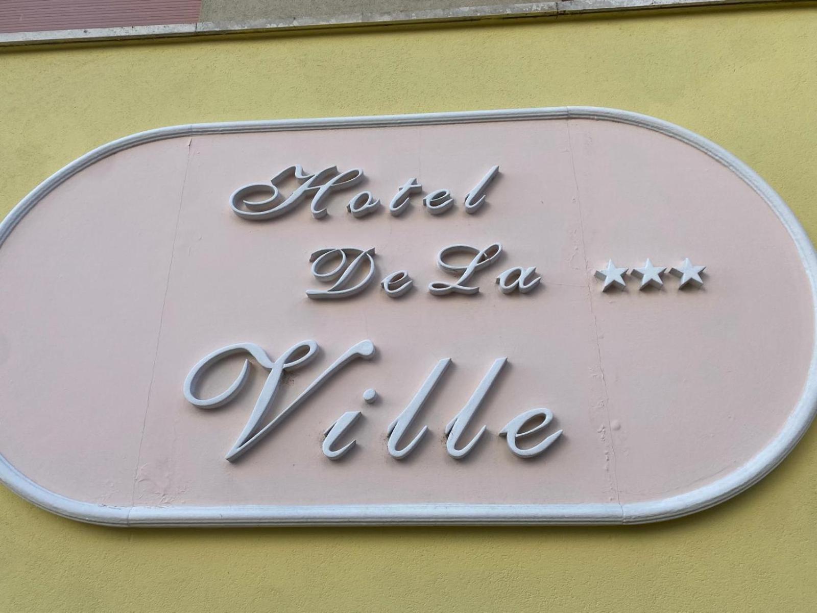 Hotel De La Ville Римини Экстерьер фото