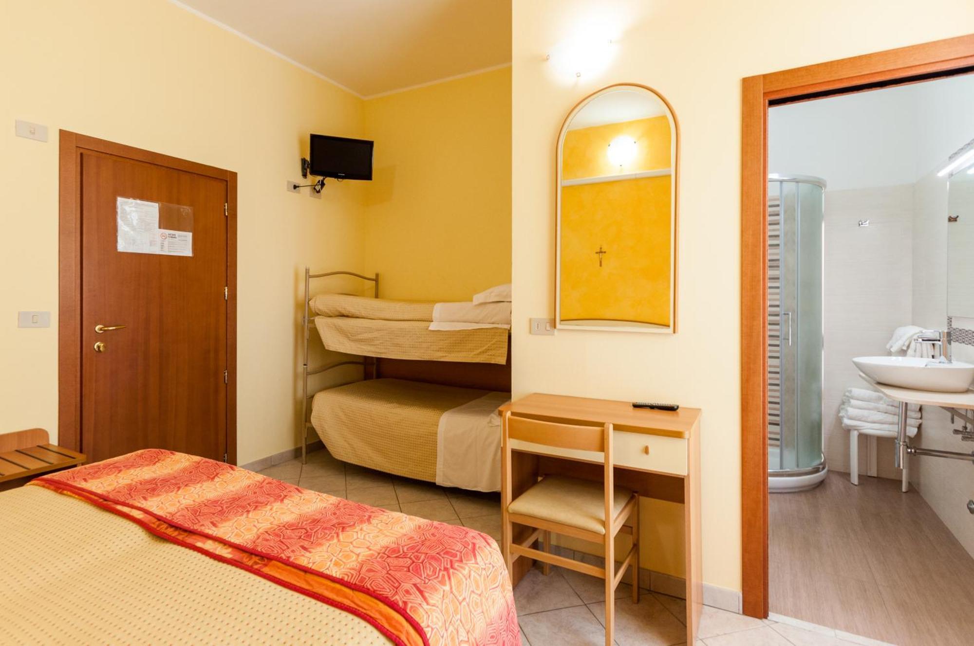 Hotel De La Ville Римини Экстерьер фото