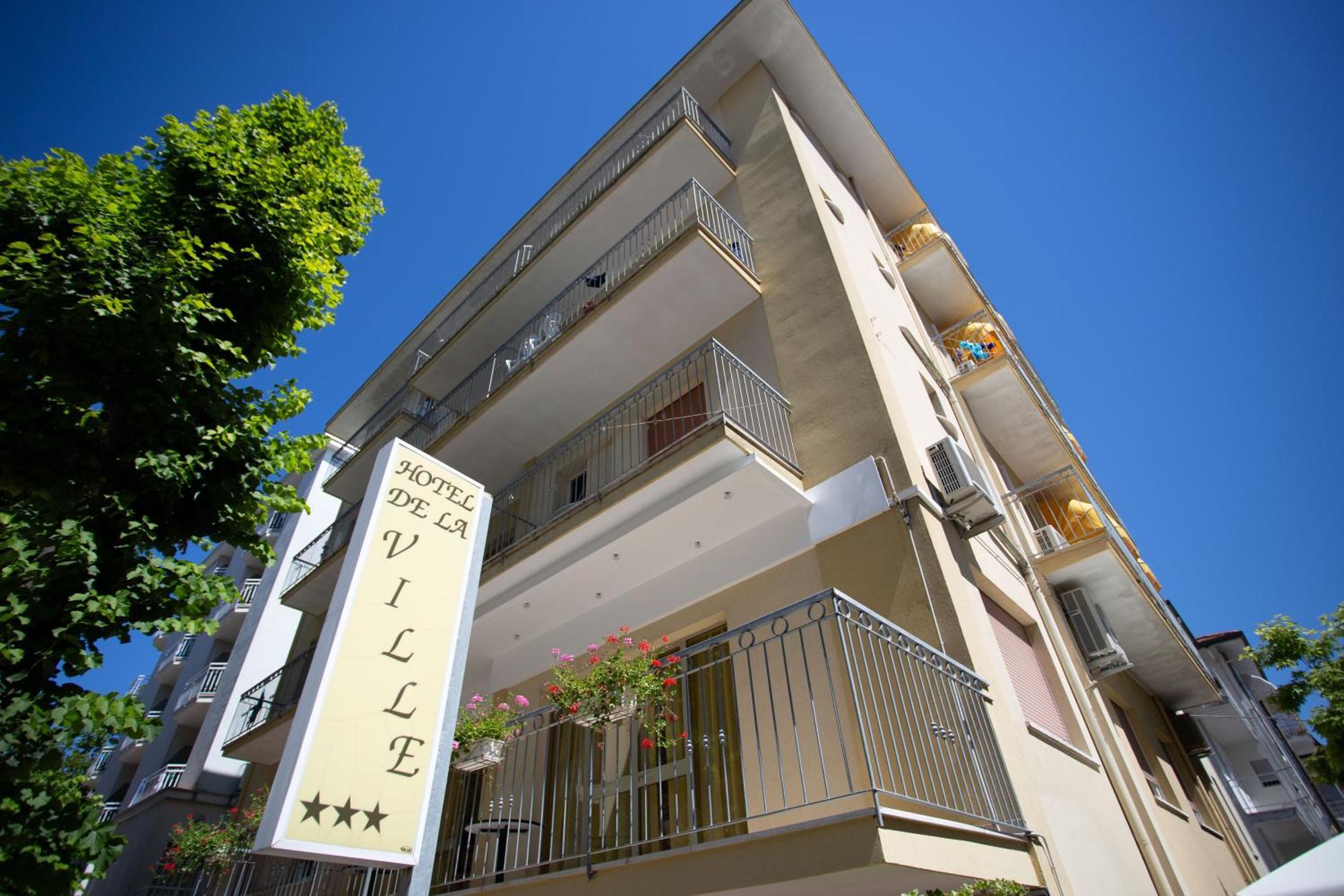 Hotel De La Ville Римини Экстерьер фото
